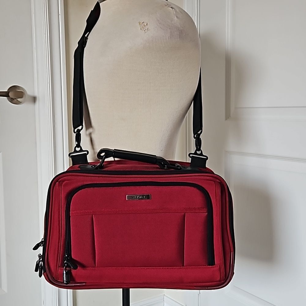 Skyway Women's Shoulder Carry-On Luggage Bag Red/Bag 17"-11"